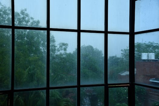 Delhi Heatwave: Monsoon Delay Fuels Crisis - When Will Rains Arrive?