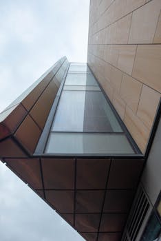 Luxury Real Estate Market Fragmentation: Trends & Investment Strategies