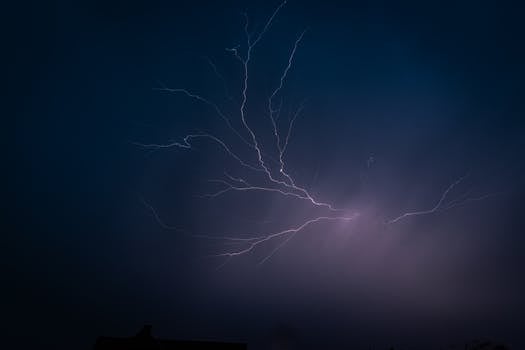 Naples Severe Thunderstorm Warning: Urgent Safety Precautions