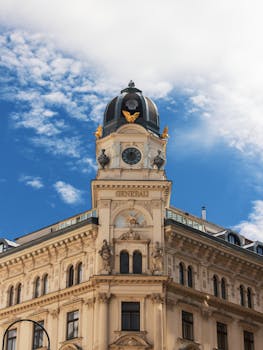 Generali & Seguros Bolívar: Dominating Colombia's Corporate Insurance Market