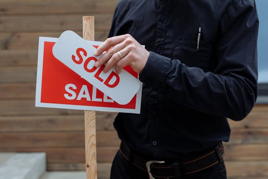 Housing Market Crash Warning: Zandi Predicts 10%+ Price Drop