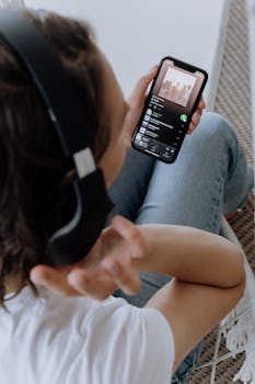 Learn Music Production on Spotify with Syntho!
